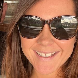 Meet your Posher, Holly